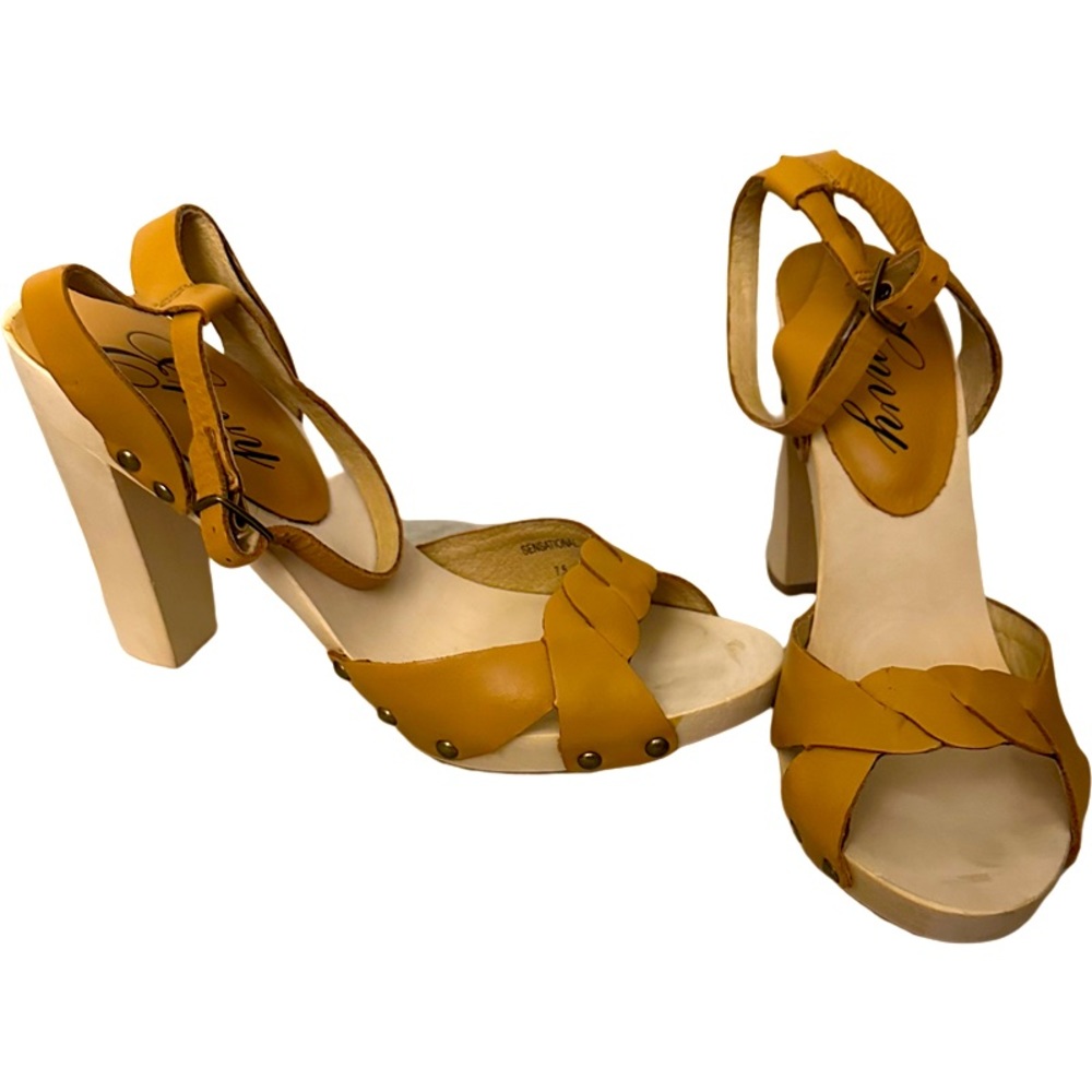 NWOB, ENVY Sensational Tan Block Heel Sandals